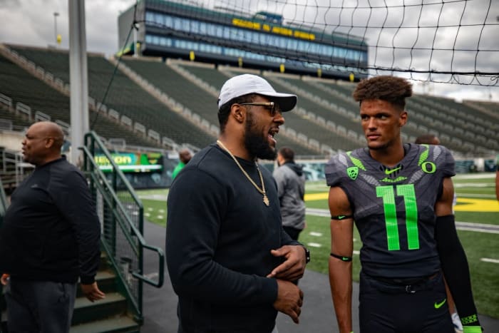 Kayvon Thibodeaux speaking with Moss inside Autzen Stadium during his official visit.